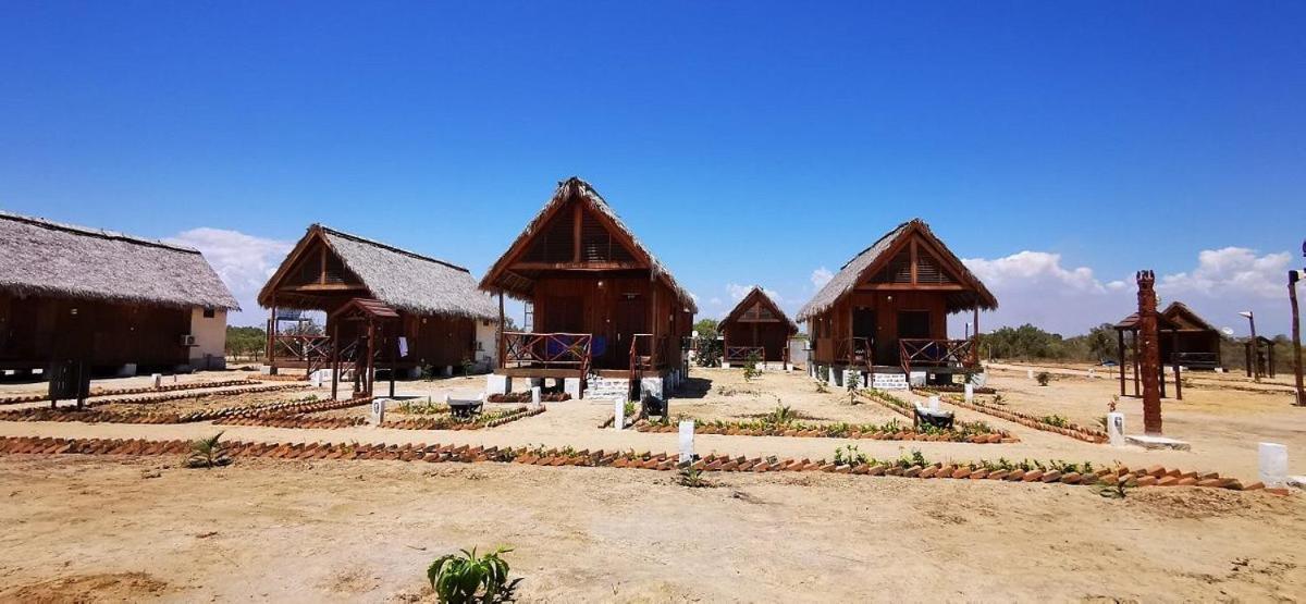 Cap Kimony Hotell Morondava Exteriör bild